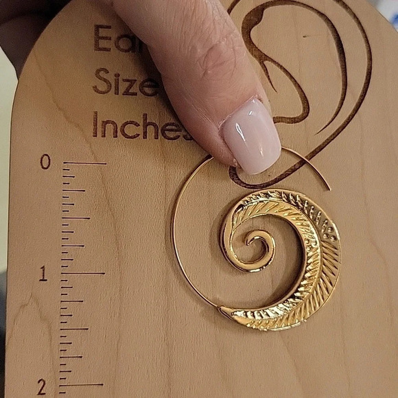 Threader Style Bold Leaf Hoop Earrings - Picture 6 of 7